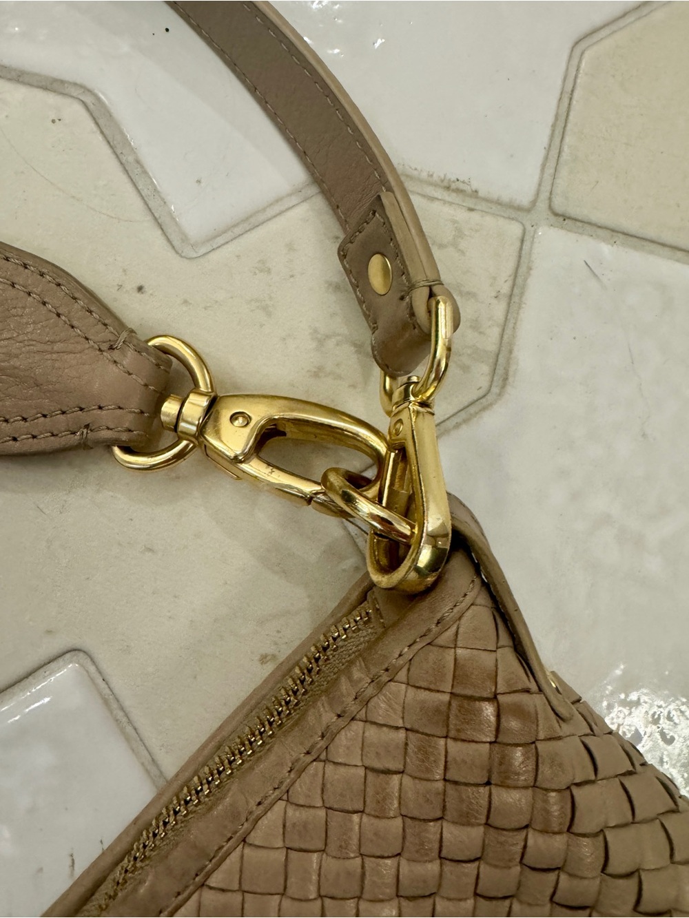 Quince Italian Leather Convertible Crescent Shoulder Bag Size Large in Taupe - Picture 7 of 12